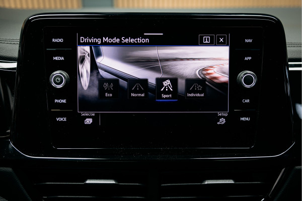 Volkswagen T-Roc 1.5 TSI R-Line Edition Vol uitgevoerde T-roc R-line