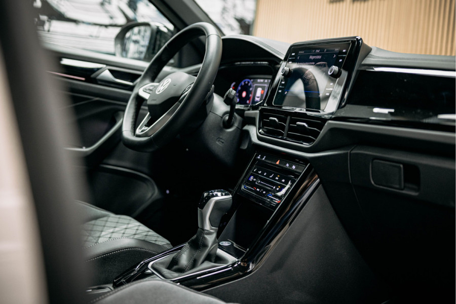 Volkswagen T-Roc 1.5 TSI R-Line Edition Vol uitgevoerde T-roc R-line