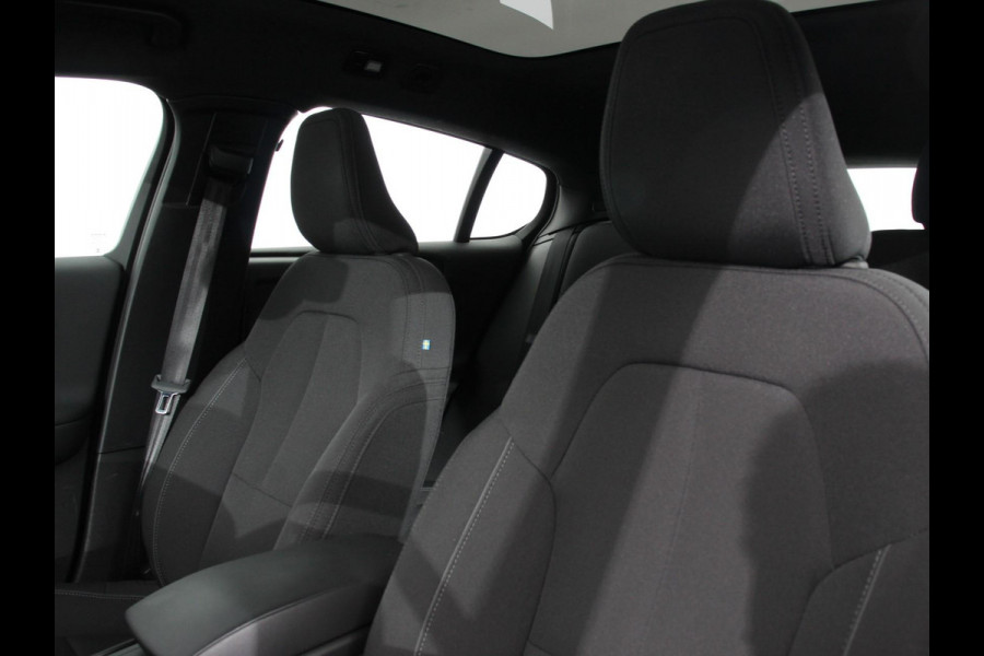 Volvo C40 Single Motor Plus 69 kWh | Panoramadak | Navigatie | Camera | Climate Control | Adaptive Cruise Control | Keyless entry&go