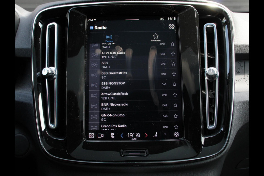 Volvo C40 Single Motor Plus 69 kWh | Panoramadak | Navigatie | Camera | Climate Control | Adaptive Cruise Control | Keyless entry&go