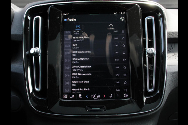 Volvo C40 Single Motor Plus 69 kWh | Panoramadak | Navigatie | Camera | Climate Control | Adaptive Cruise Control | Keyless entry&go