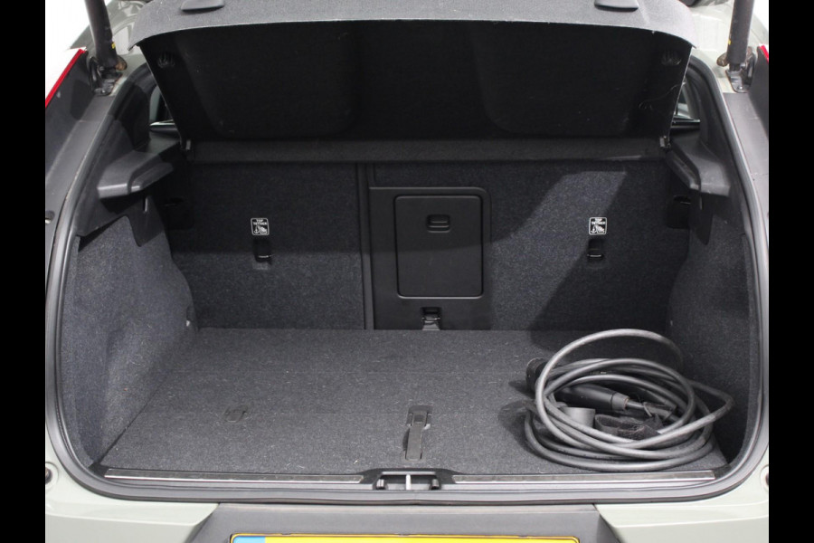 Volvo C40 Single Motor Plus 69 kWh | Panoramadak | Navigatie | Camera | Climate Control | Adaptive Cruise Control | Keyless entry&go