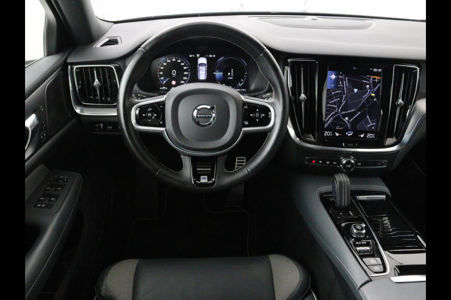Volvo V60 2.0 T8 Recharge AWD R-Design | Trekhaak | Stoelverwarming | Camera | Harman/Kardon | Adaptive cruise | Memory | Carplay | Navigatie | 19'' lichtmetalen velgen