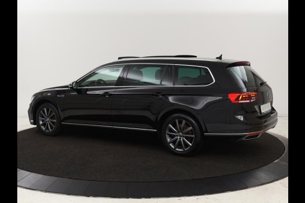 Volkswagen Passat 1.4 TSI GTE | Panoramadak | Stoelverwarming | Leder/Alcantara | Camera | Carplay | Adaptive cruise | Matrix LED | Massage | Navigatie