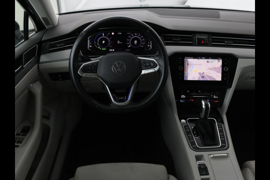 Volkswagen Passat 1.4 TSI GTE | Panoramadak | Stoelverwarming | Leder/Alcantara | Camera | Carplay | Adaptive cruise | Matrix LED | Massage | Navigatie