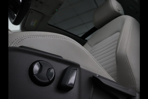 Volkswagen Passat 1.4 TSI GTE | Panoramadak | Stoelverwarming | Leder/Alcantara | Camera | Carplay | Adaptive cruise | Matrix LED | Massage | Navigatie