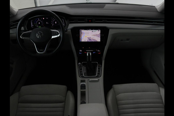 Volkswagen Passat 1.4 TSI GTE | Panoramadak | Stoelverwarming | Leder/Alcantara | Camera | Carplay | Adaptive cruise | Matrix LED | Massage | Navigatie