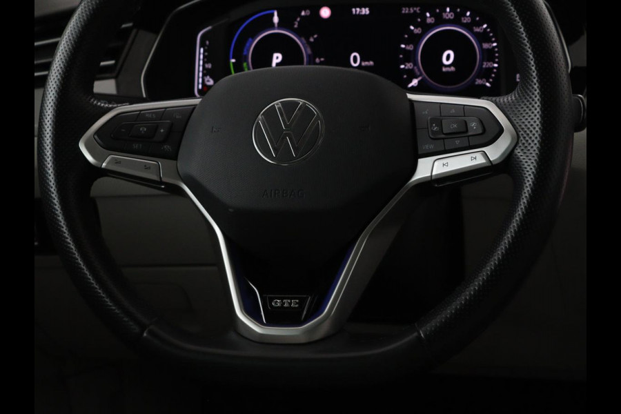 Volkswagen Passat 1.4 TSI GTE | Panoramadak | Stoelverwarming | Leder/Alcantara | Camera | Carplay | Adaptive cruise | Matrix LED | Massage | Navigatie