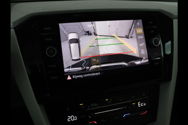 Volkswagen Passat 1.4 TSI GTE | Panoramadak | Stoelverwarming | Leder/Alcantara | Camera | Carplay | Adaptive cruise | Matrix LED | Massage | Navigatie