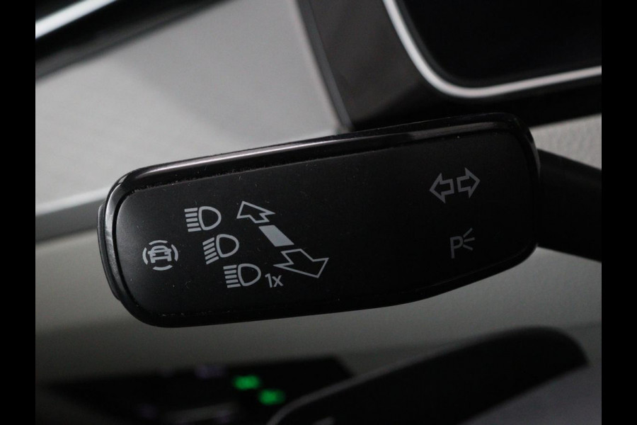 Volkswagen Passat 1.4 TSI GTE | Panoramadak | Stoelverwarming | Leder/Alcantara | Camera | Carplay | Adaptive cruise | Matrix LED | Massage | Navigatie