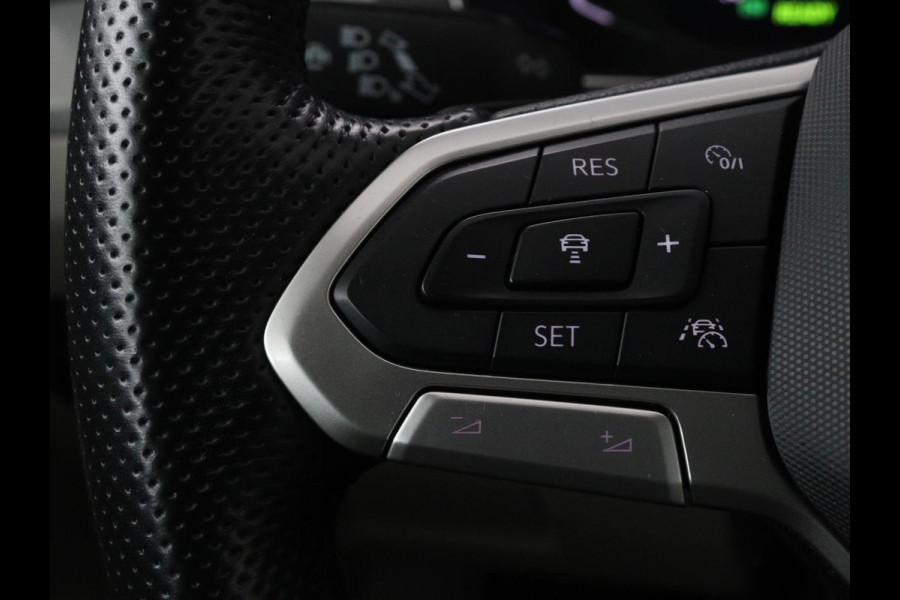Volkswagen Passat 1.4 TSI GTE | Panoramadak | Stoelverwarming | Leder/Alcantara | Camera | Carplay | Adaptive cruise | Matrix LED | Massage | Navigatie