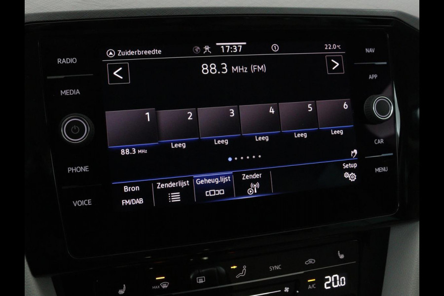 Volkswagen Passat 1.4 TSI GTE | Panoramadak | Stoelverwarming | Leder/Alcantara | Camera | Carplay | Adaptive cruise | Matrix LED | Massage | Navigatie
