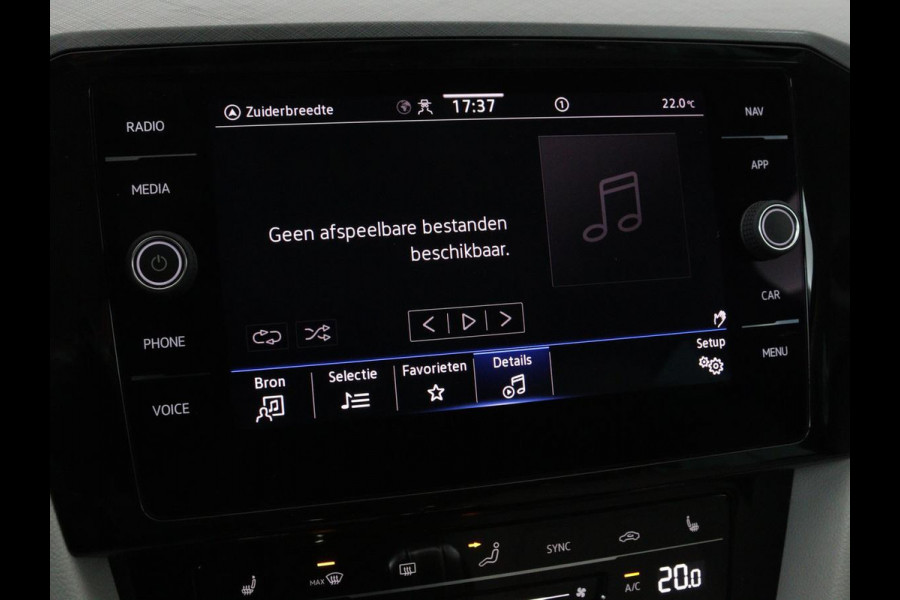 Volkswagen Passat 1.4 TSI GTE | Panoramadak | Stoelverwarming | Leder/Alcantara | Camera | Carplay | Adaptive cruise | Matrix LED | Massage | Navigatie