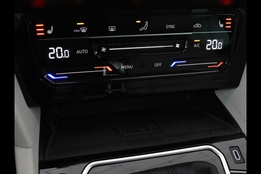 Volkswagen Passat 1.4 TSI GTE | Panoramadak | Stoelverwarming | Leder/Alcantara | Camera | Carplay | Adaptive cruise | Matrix LED | Massage | Navigatie