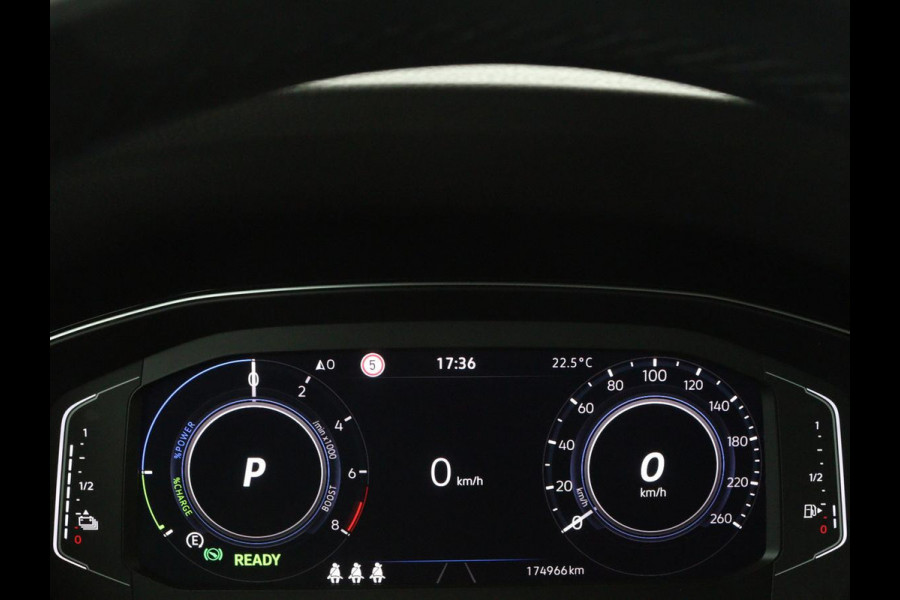Volkswagen Passat 1.4 TSI GTE | Panoramadak | Stoelverwarming | Leder/Alcantara | Camera | Carplay | Adaptive cruise | Matrix LED | Massage | Navigatie