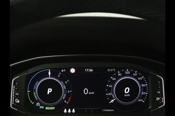 Volkswagen Passat 1.4 TSI GTE | Panoramadak | Stoelverwarming | Leder/Alcantara | Camera | Carplay | Adaptive cruise | Matrix LED | Massage | Navigatie
