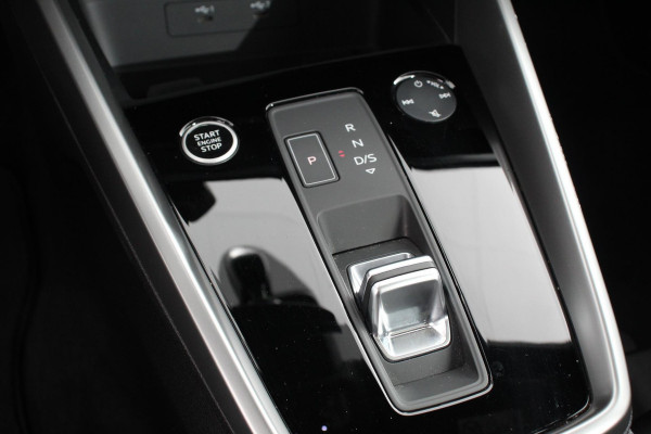 Audi A3 Sportback 35 TFSI 150pk S-Tronic Prestige | Panorama dak | Climate control | Navigatie | Appel Carplay/Android Auto | Electrisch bedienbare achterklep | Led | Dab | Virtual Cockpit | Adaptive Cruise Control | 17"LMV