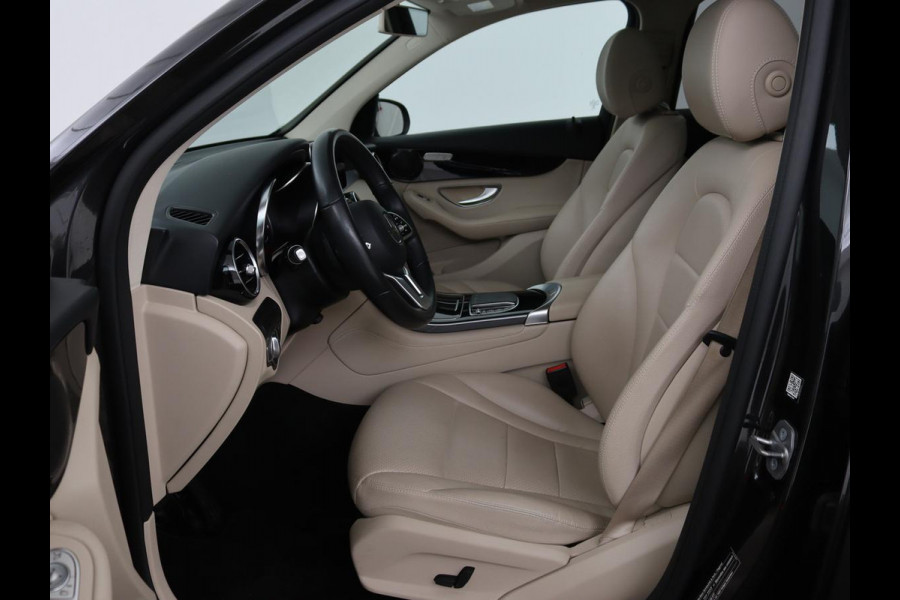 Mercedes-Benz GLC 200 Business Solution Limited | Panoramadak | Leder | Stoelverwarming | Adaptive cruise | Trekhaak | Camera | Carplay