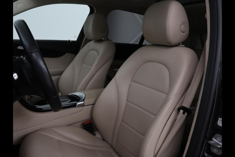 Mercedes-Benz GLC 200 Business Solution Limited | Panoramadak | Leder | Stoelverwarming | Adaptive cruise | Trekhaak | Camera | Carplay