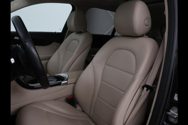 Mercedes-Benz GLC 200 Business Solution Limited | Panoramadak | Leder | Stoelverwarming | Adaptive cruise | Trekhaak | Camera | Carplay