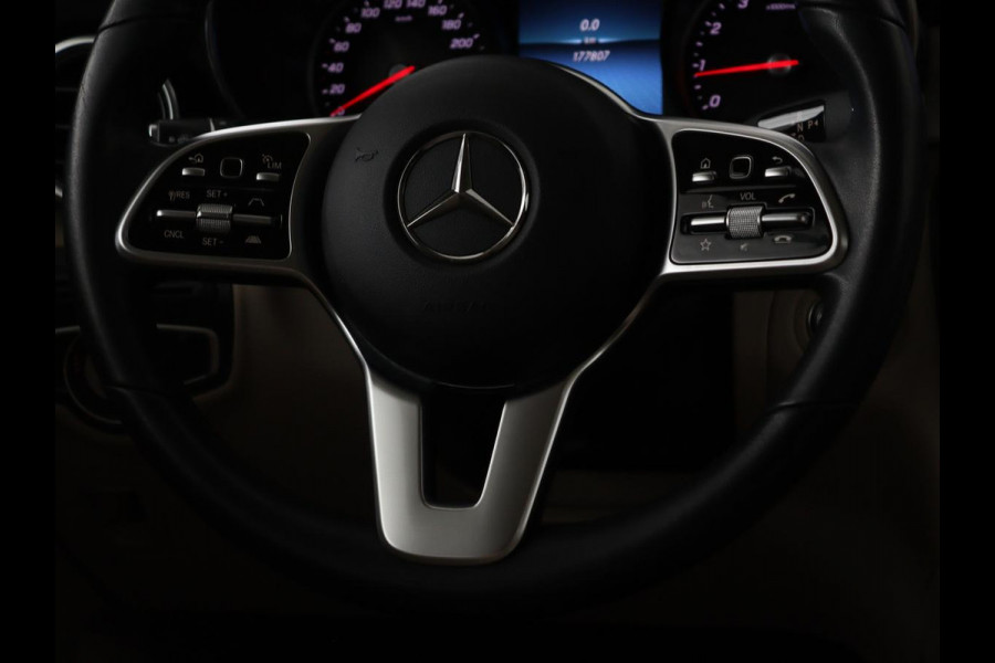 Mercedes-Benz GLC 200 Business Solution Limited | Panoramadak | Leder | Stoelverwarming | Adaptive cruise | Trekhaak | Camera | Carplay