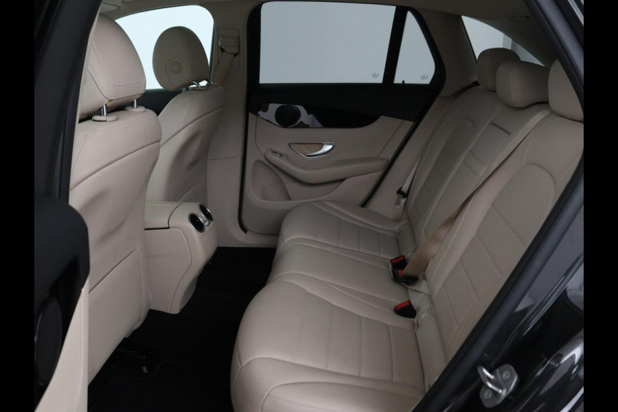 Mercedes-Benz GLC 200 Business Solution Limited | Panoramadak | Leder | Stoelverwarming | Adaptive cruise | Trekhaak | Camera | Carplay