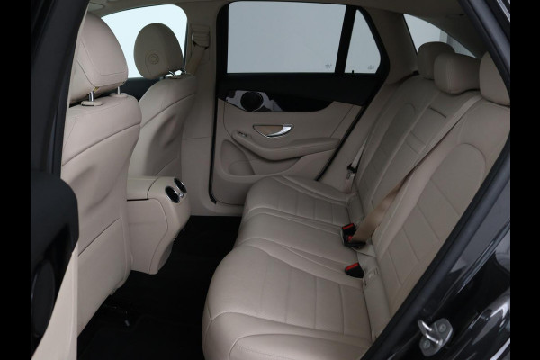 Mercedes-Benz GLC 200 Business Solution Limited | Panoramadak | Leder | Stoelverwarming | Adaptive cruise | Trekhaak | Camera | Carplay