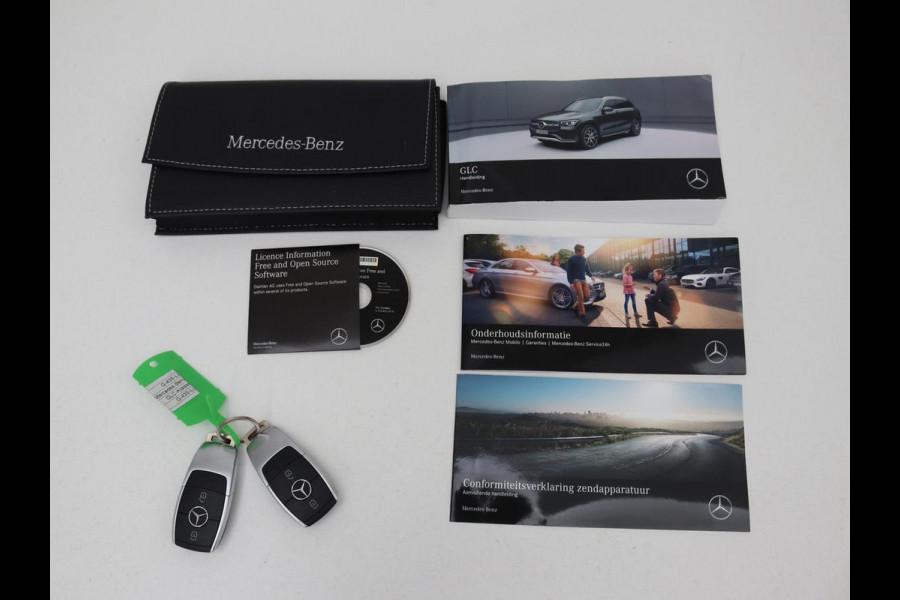 Mercedes-Benz GLC 200 Business Solution Limited | Panoramadak | Leder | Stoelverwarming | Adaptive cruise | Trekhaak | Camera | Carplay