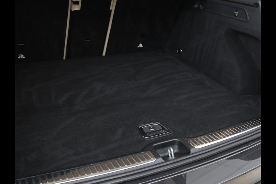 Mercedes-Benz GLC 200 Business Solution Limited | Panoramadak | Leder | Stoelverwarming | Adaptive cruise | Trekhaak | Camera | Carplay