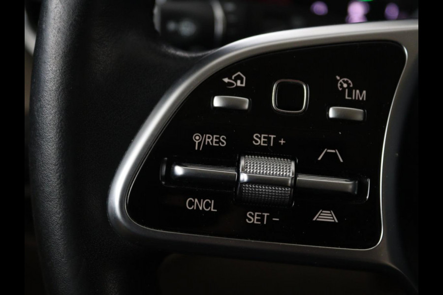 Mercedes-Benz GLC 200 Business Solution Limited | Panoramadak | Leder | Stoelverwarming | Adaptive cruise | Trekhaak | Camera | Carplay