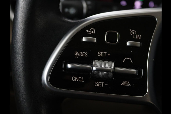 Mercedes-Benz GLC 200 Business Solution Limited | Panoramadak | Leder | Stoelverwarming | Adaptive cruise | Trekhaak | Camera | Carplay