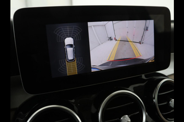 Mercedes-Benz GLC 200 Business Solution Limited | Panoramadak | Leder | Stoelverwarming | Adaptive cruise | Trekhaak | Camera | Carplay