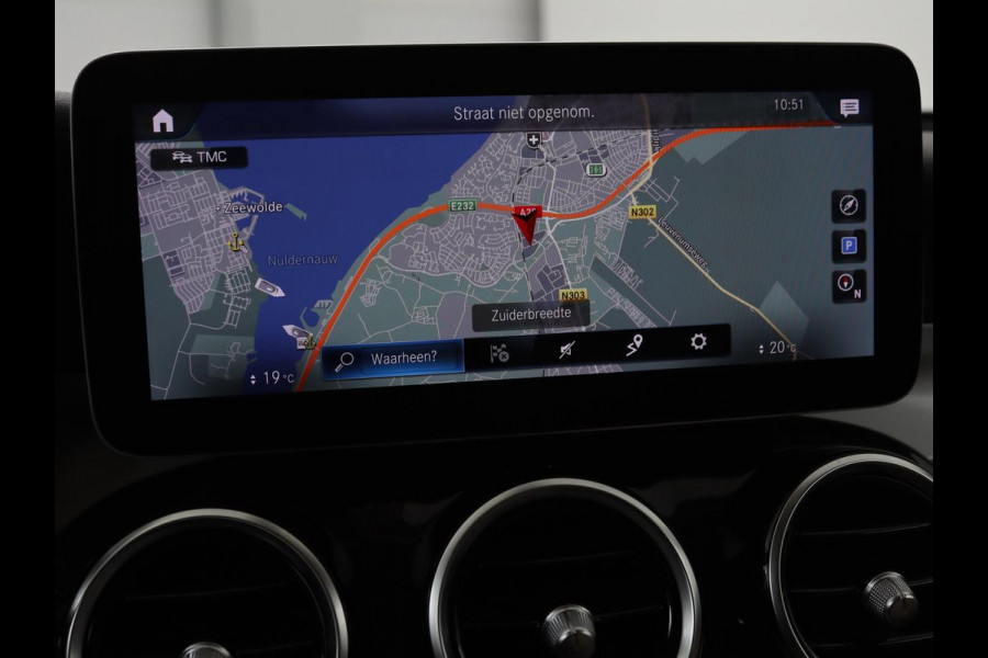 Mercedes-Benz GLC 200 Business Solution Limited | Panoramadak | Leder | Stoelverwarming | Adaptive cruise | Trekhaak | Camera | Carplay