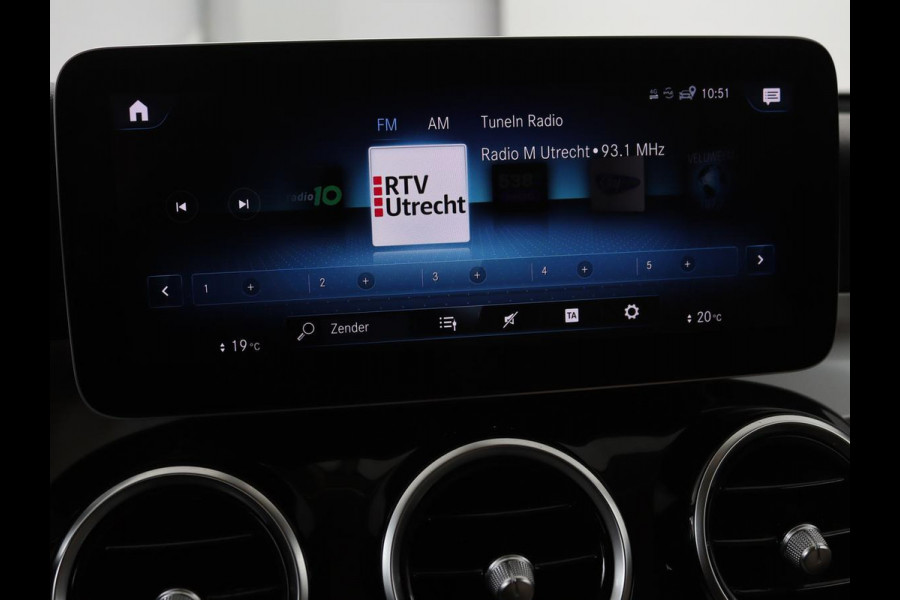 Mercedes-Benz GLC 200 Business Solution Limited | Panoramadak | Leder | Stoelverwarming | Adaptive cruise | Trekhaak | Camera | Carplay