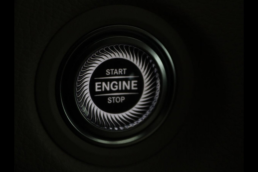 Mercedes-Benz GLC 200 Business Solution Limited | Panoramadak | Leder | Stoelverwarming | Adaptive cruise | Trekhaak | Camera | Carplay
