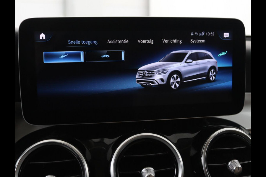 Mercedes-Benz GLC 200 Business Solution Limited | Panoramadak | Leder | Stoelverwarming | Adaptive cruise | Trekhaak | Camera | Carplay