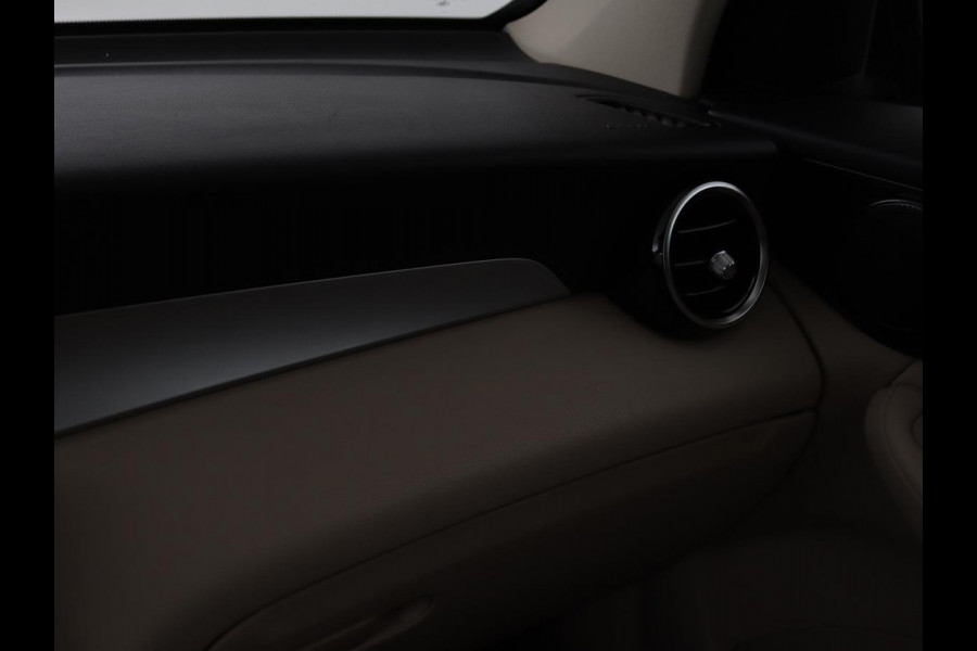 Mercedes-Benz GLC 200 Business Solution Limited | Panoramadak | Leder | Stoelverwarming | Adaptive cruise | Trekhaak | Camera | Carplay