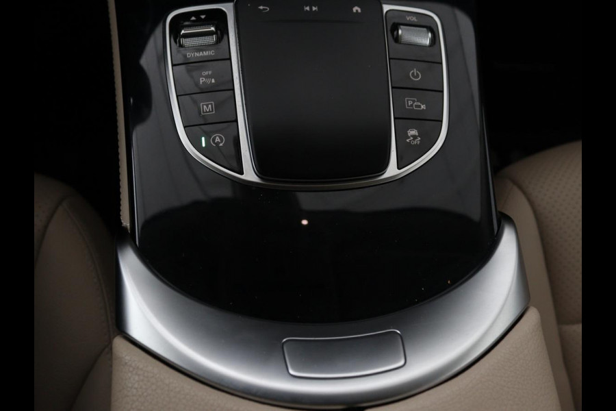 Mercedes-Benz GLC 200 Business Solution Limited | Panoramadak | Leder | Stoelverwarming | Adaptive cruise | Trekhaak | Camera | Carplay