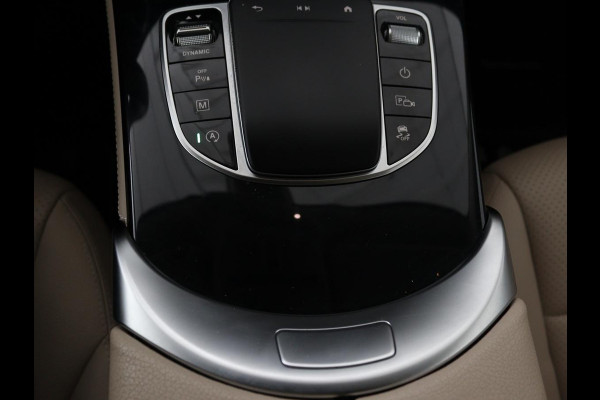 Mercedes-Benz GLC 200 Business Solution Limited | Panoramadak | Leder | Stoelverwarming | Adaptive cruise | Trekhaak | Camera | Carplay