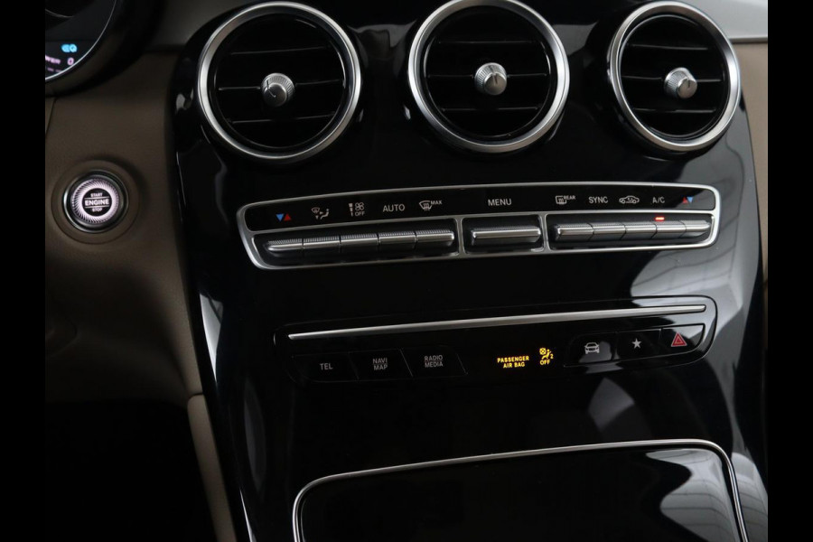 Mercedes-Benz GLC 200 Business Solution Limited | Panoramadak | Leder | Stoelverwarming | Adaptive cruise | Trekhaak | Camera | Carplay