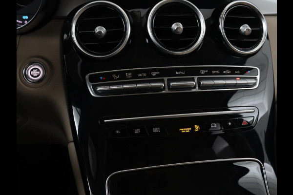 Mercedes-Benz GLC 200 Business Solution Limited | Panoramadak | Leder | Stoelverwarming | Adaptive cruise | Trekhaak | Camera | Carplay