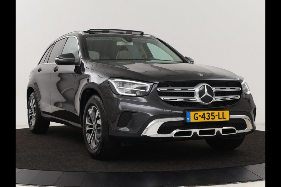 Mercedes-Benz GLC 200 Business Solution Limited | Panoramadak | Leder | Stoelverwarming | Adaptive cruise | Trekhaak | Camera | Carplay