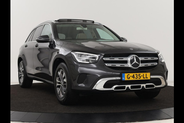 Mercedes-Benz GLC 200 Business Solution Limited | Panoramadak | Leder | Stoelverwarming | Adaptive cruise | Trekhaak | Camera | Carplay