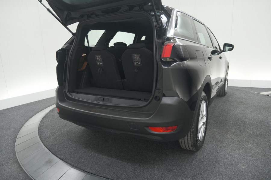 Peugeot 5008 PureTech 130 EAT8 Active Pack | 7 Zitplaatsen | Camera | Navigatie | Apple Carplay | Parkeersensoren