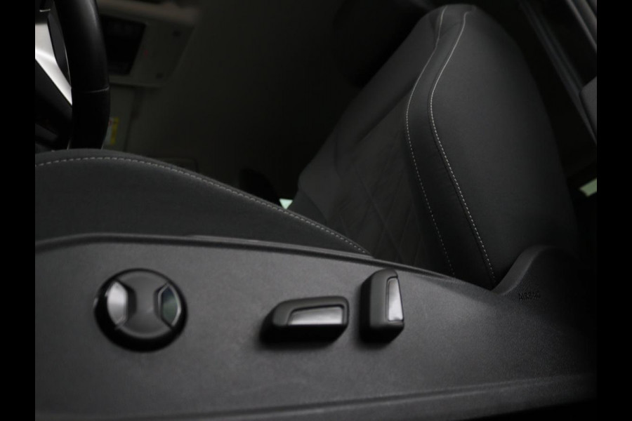 Volkswagen Golf 1.4 TSI e-Hybrid Style | Stoel & stuurverwarming | Massage | Adaptive cruise | Carplay | Memory | Navigatie | Sfeerverlichting