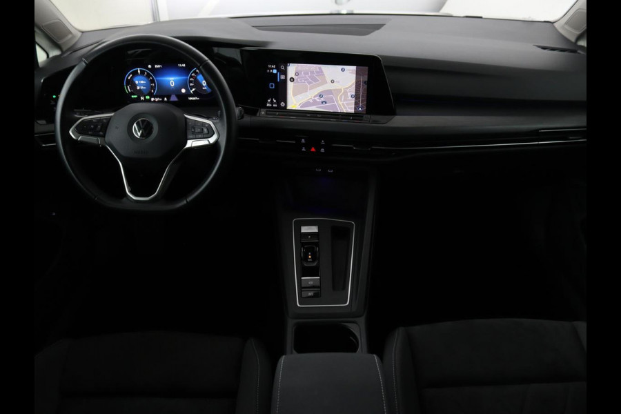 Volkswagen Golf 1.4 TSI e-Hybrid Style | Stoel & stuurverwarming | Massage | Adaptive cruise | Carplay | Memory | Navigatie | Sfeerverlichting