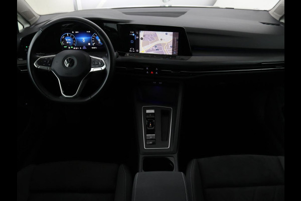 Volkswagen Golf 1.4 TSI e-Hybrid Style | Stoel & stuurverwarming | Massage | Adaptive cruise | Carplay | Memory | Navigatie | Sfeerverlichting
