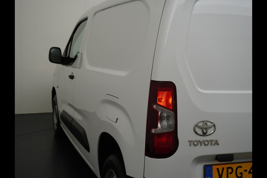 Toyota PROACE CITY D102pk D-4D Navi Apple/Android ECC Pdc Bluetooth CruiseControl Elek.Ramen Airco SchuifdeurRechts Usb Mistlampen Regensensor Aut.Verlichting Elek.inkl.spiegels Live 1500kg trekvermogen Orig.NLs auto EURO6