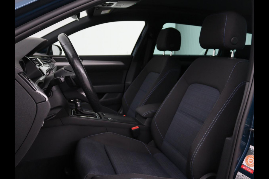 Volkswagen Passat 1.4 TSI PHEV GTE | Panoramadak | Stoelverwarming | Trekhaak | Side Assist | Camera | Carplay | Adaptive cruise | Park Assist | Matrix LED | Massage