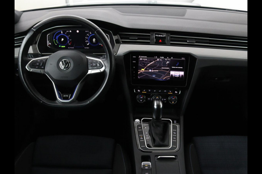 Volkswagen Passat 1.4 TSI PHEV GTE | Panoramadak | Stoelverwarming | Trekhaak | Side Assist | Camera | Carplay | Adaptive cruise | Park Assist | Matrix LED | Massage